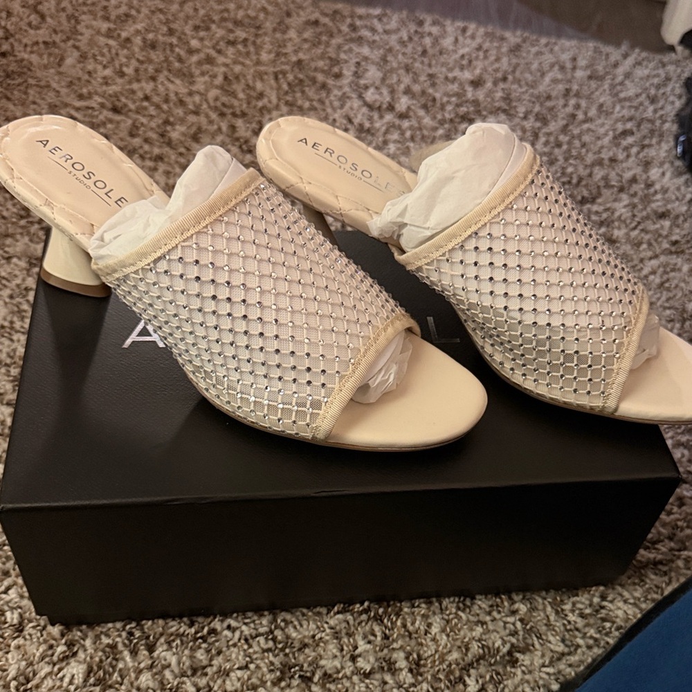 AEROSOLES Women's White Mesh Mules